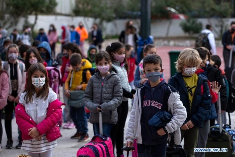 NIÑOS A CLASES