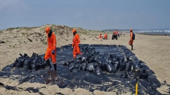 pemex-colabora-en-limpieza-de-playas-del-sur-de-veracruz (1)